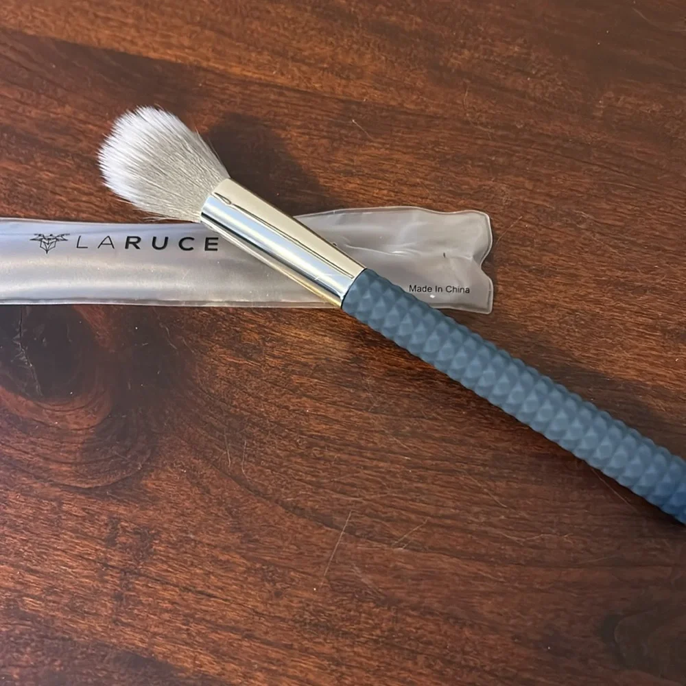 Laruce LR316 Duo Fibre brush in Denim new in pouch